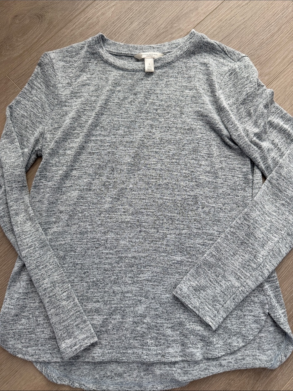 Banana Republic Heather Gray Long-Sleeve Crewneck Top